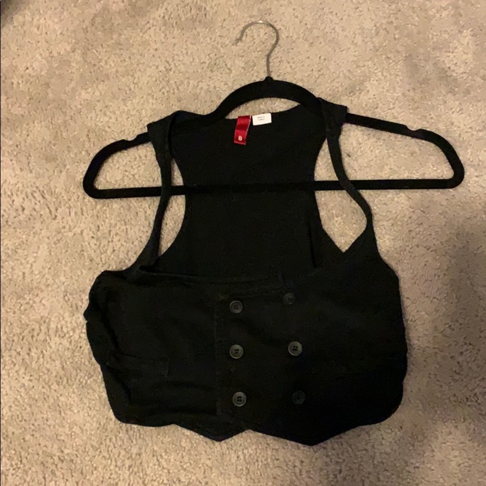 Black fitted vest